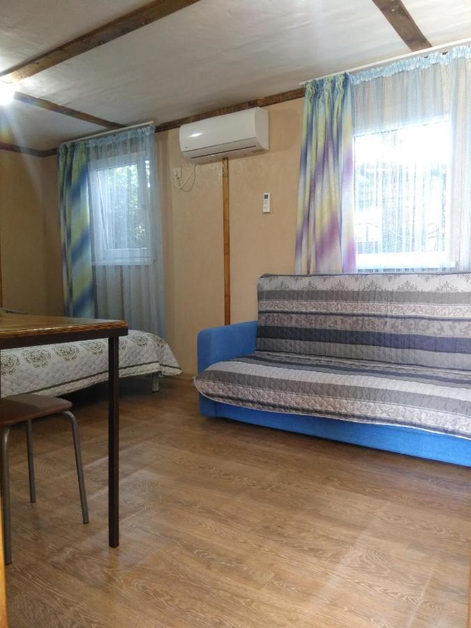 Гостевой Дом Ксения Hotel Sukhumi Exterior foto