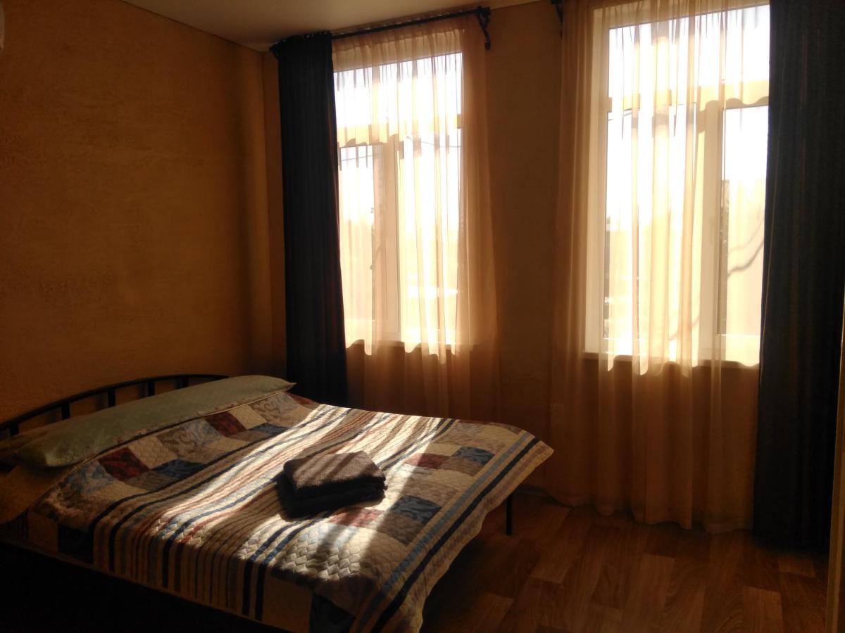 Гостевой Дом Ксения Hotel Sukhumi Exterior foto